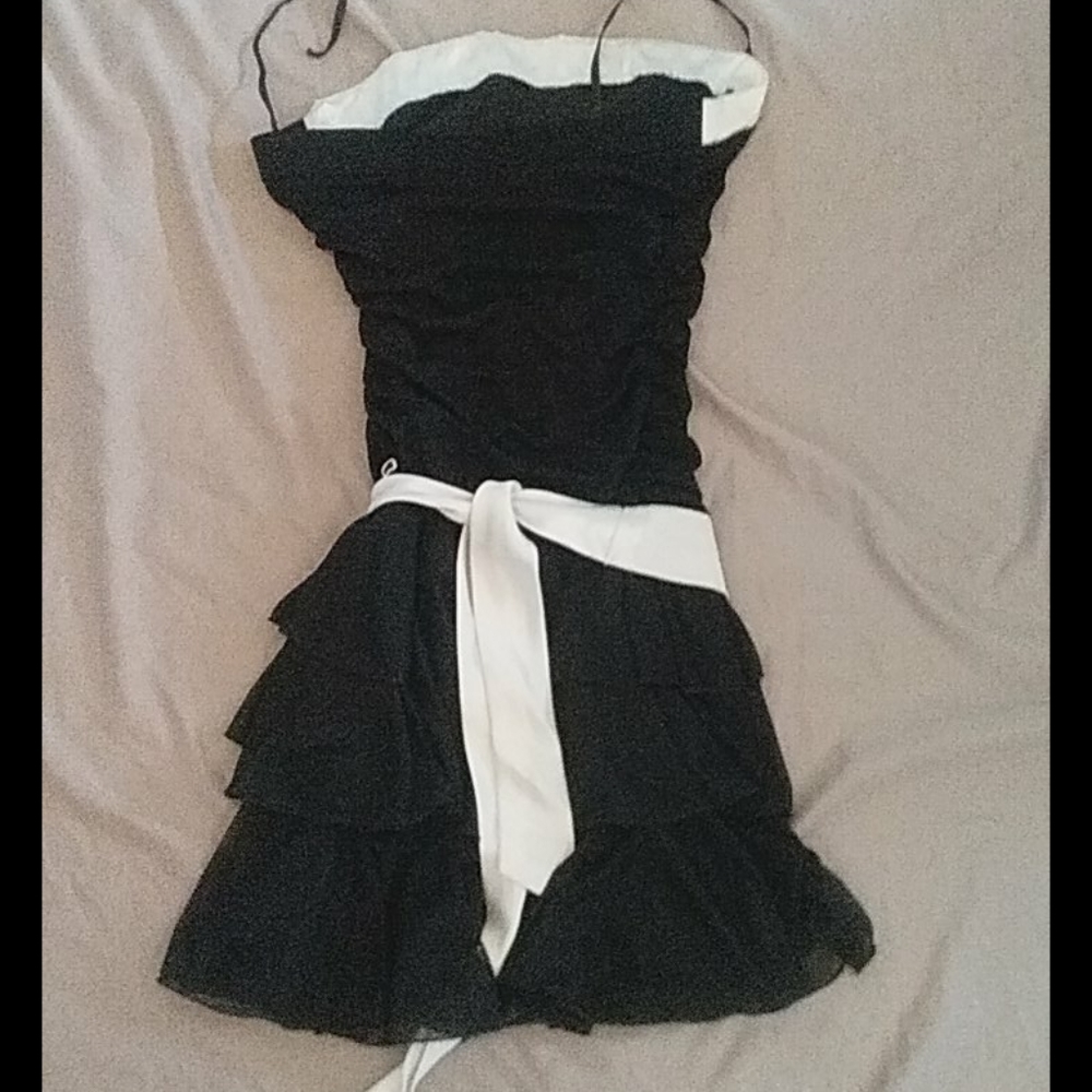 Dress - Picture 2 of 2